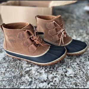 NEW NEVER WORN SOREL OUT N ABOUT BOOTIES